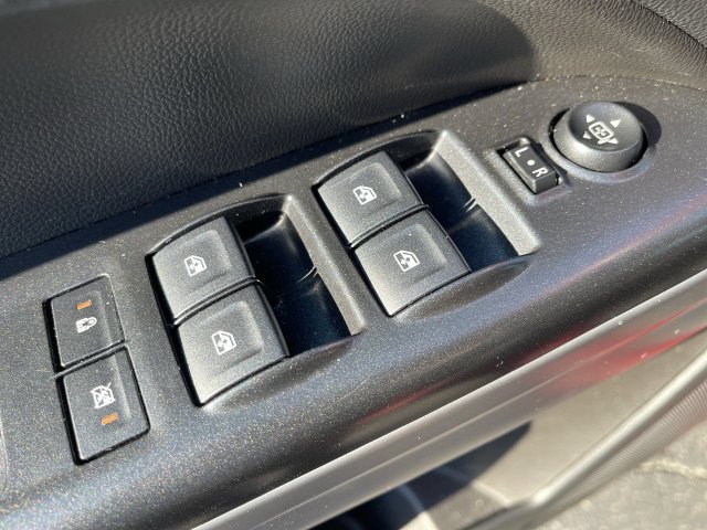 Used 2021 Chevrolet Colorado LT w/ LT Convenience Package AWD/4WD image 13