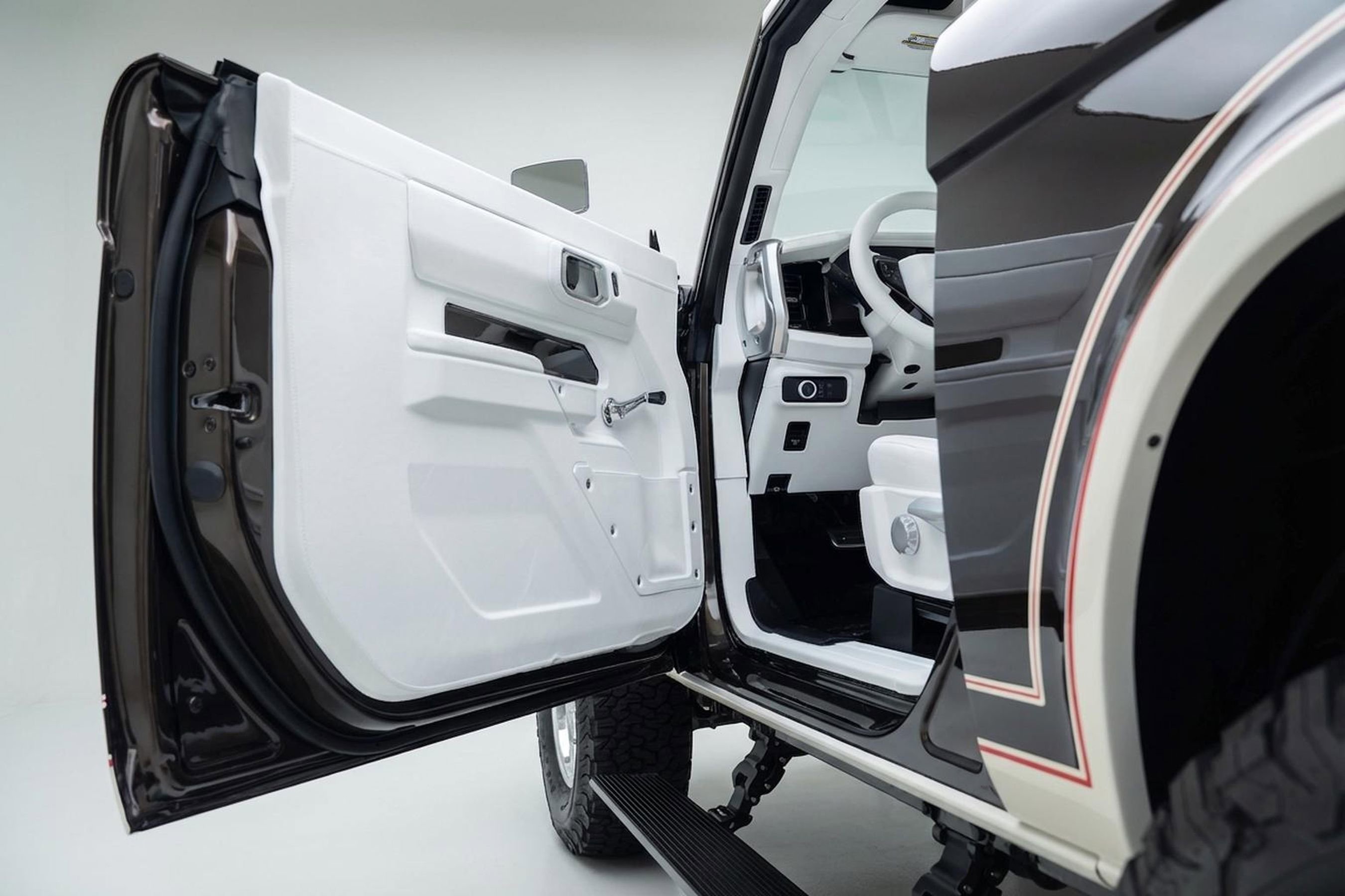 Used 2024 Ford Bronco Black Diamond image 7