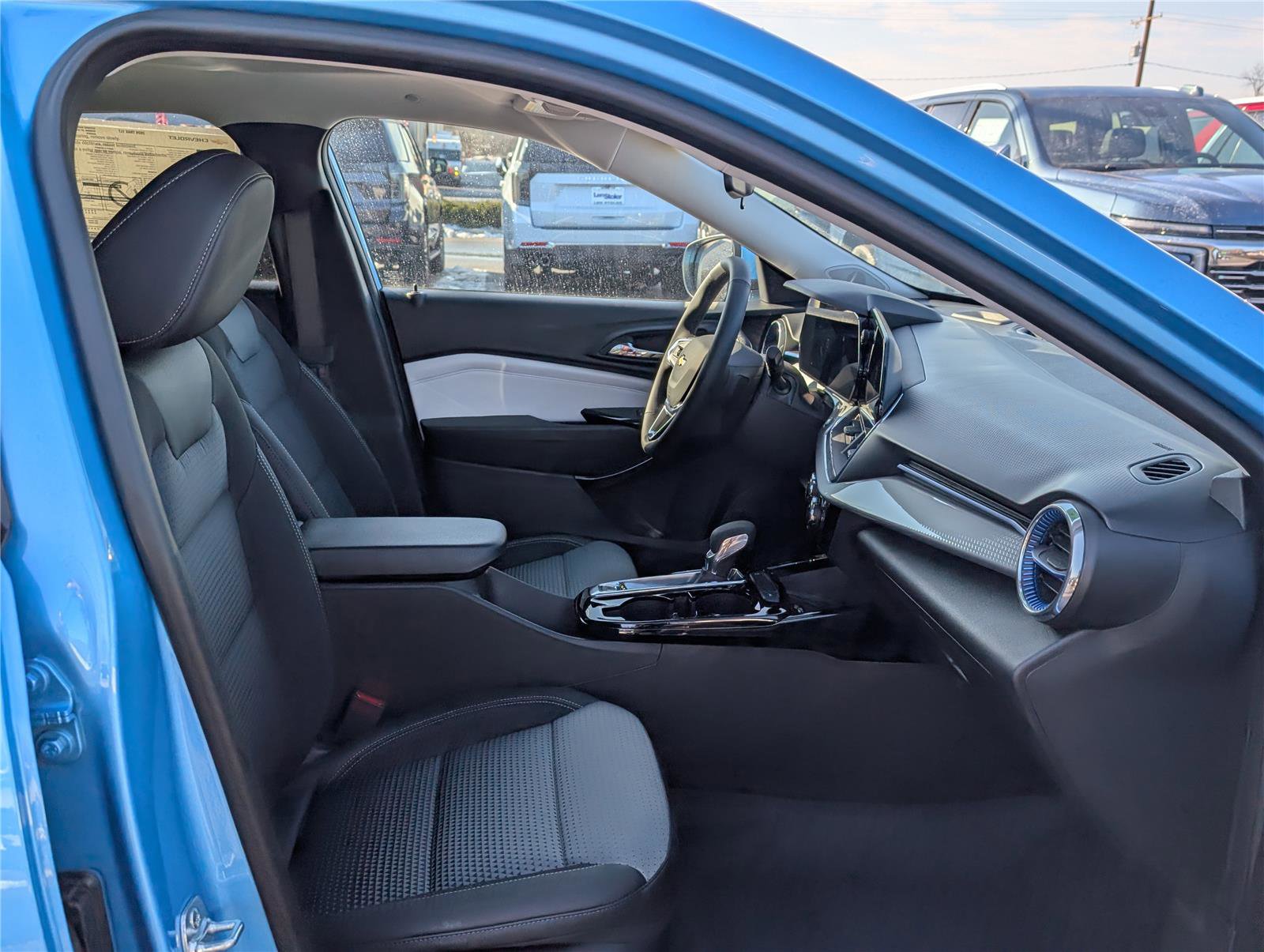 New 2026 Chevrolet Trax LT w/ Sunroof Package image 7