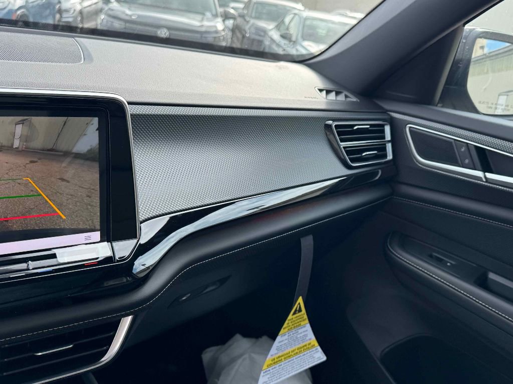 New 2026 Volkswagen Atlas Cross Sport SEL R-Line image 18