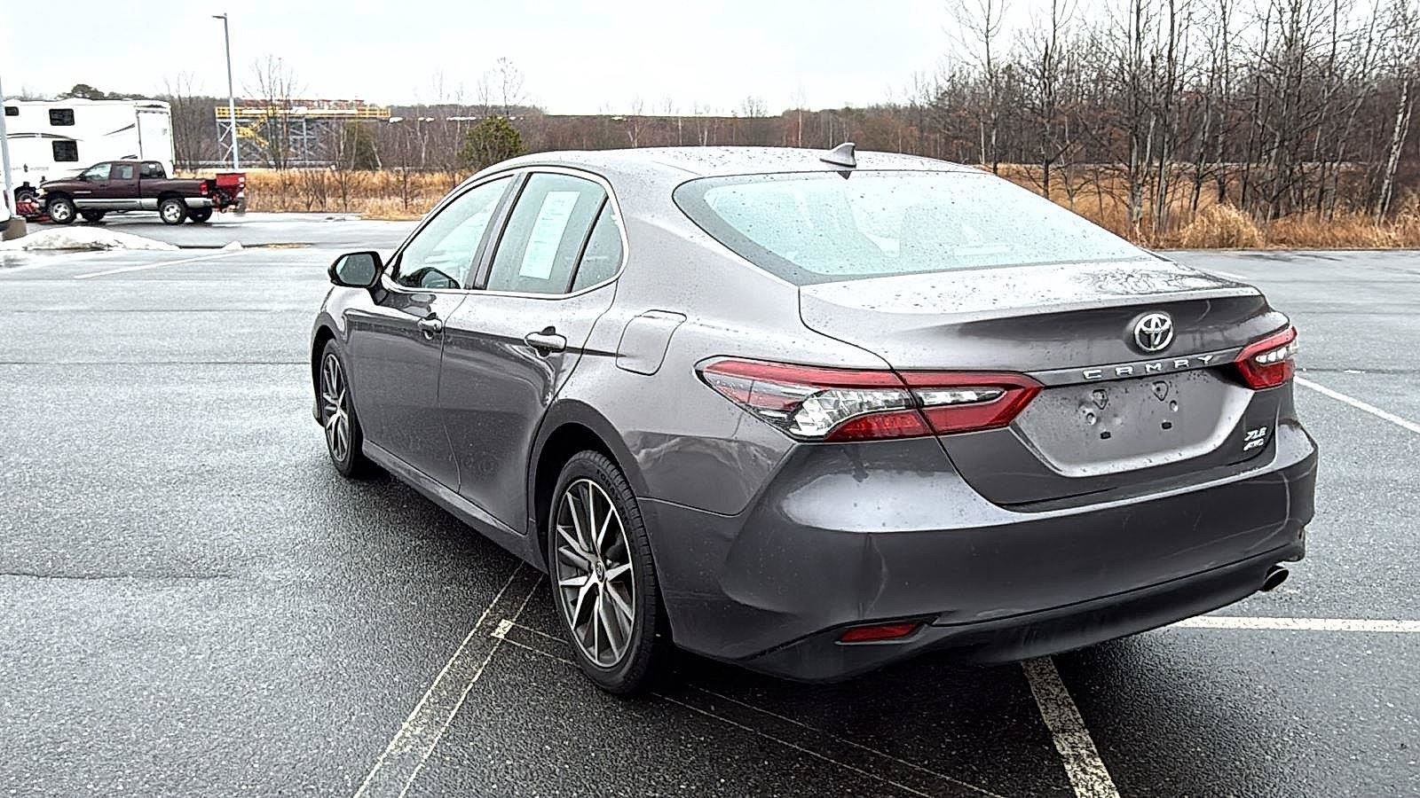 Used 2022 Toyota Camry XLE AWD/4WD image 9
