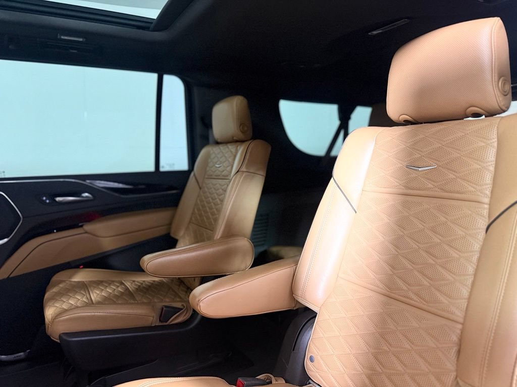 Used 2021 Cadillac Escalade ESV Premium Luxury AWD/4WD image 24