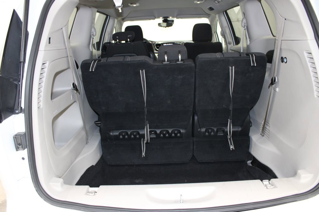 Used 2023 Chrysler Voyager LX image 26