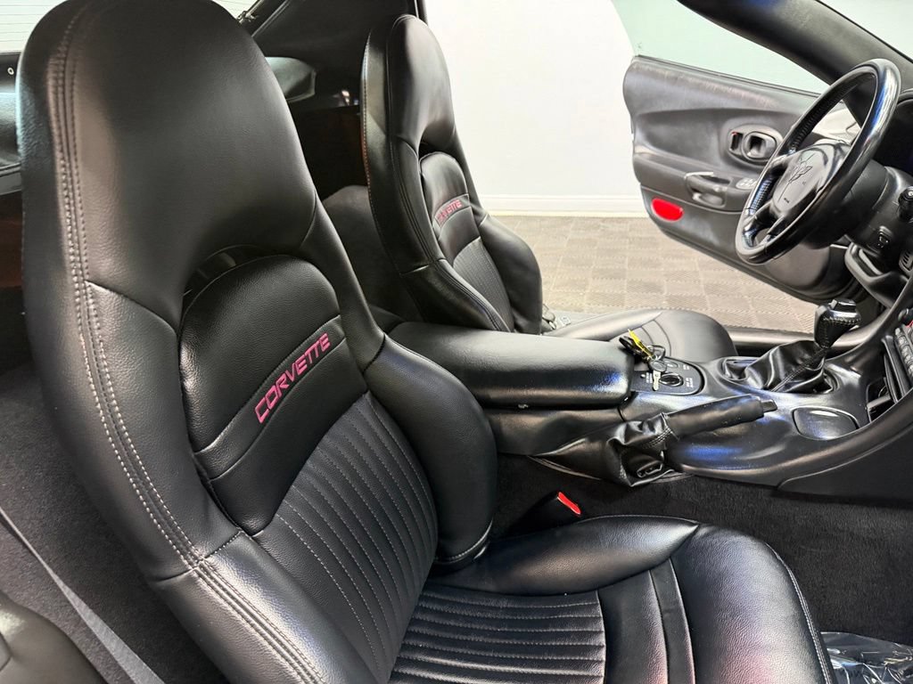 Used 2004 Chevrolet Corvette Convertible w/ Preferred Equipment Group RWD image 38