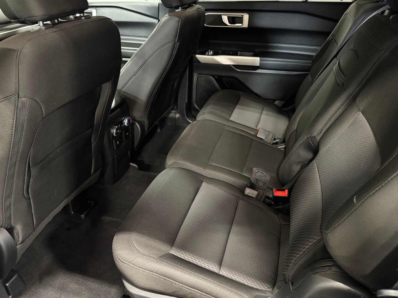 Used 2022 Ford Explorer XLT AWD/4WD image 38