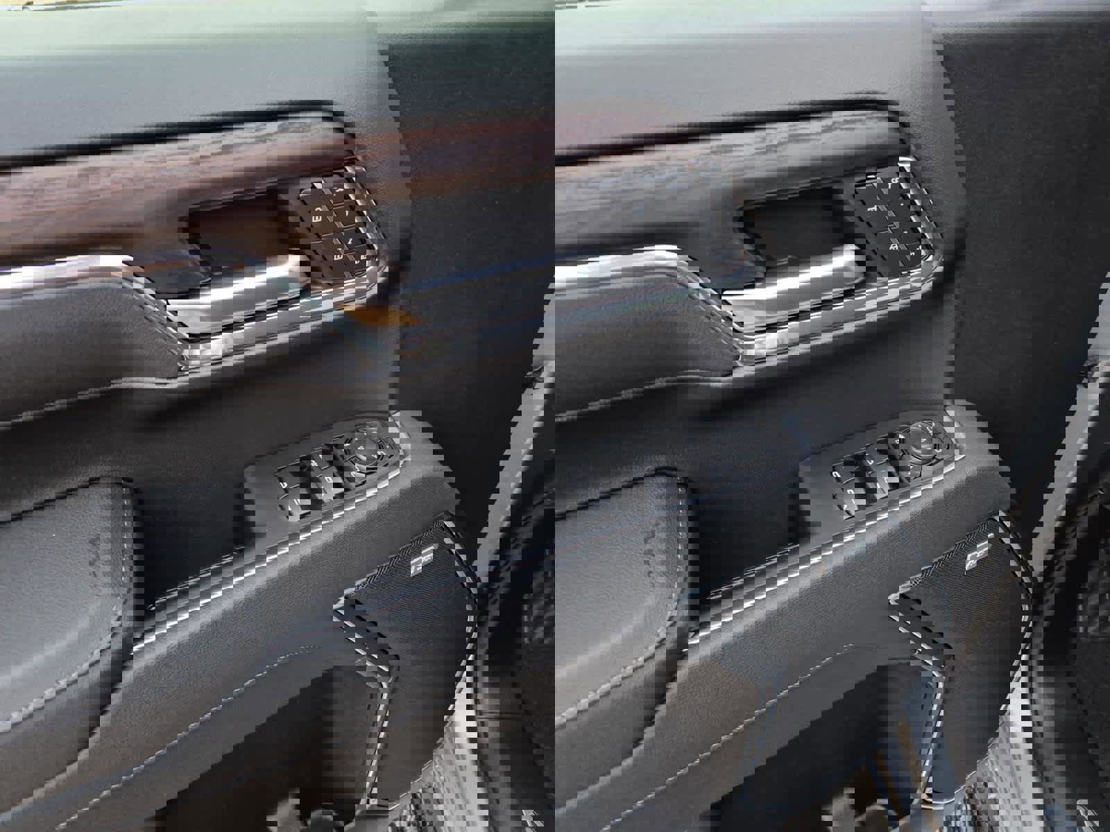 New 2026 GMC Sierra 1500 SLT image 9