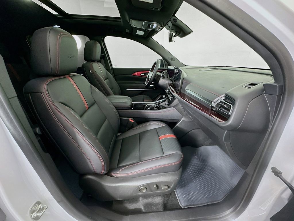 Used 2024 Chevrolet Traverse RS image 30