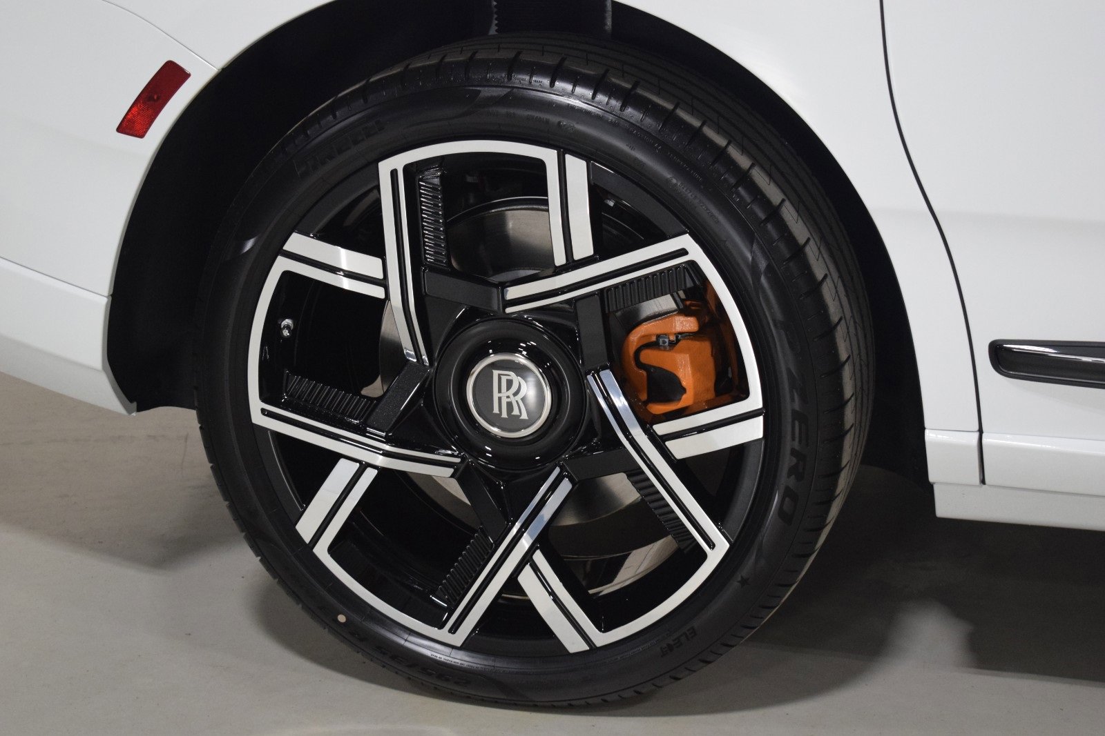 New 2026 Rolls-Royce Cullinan Black Badge image 14