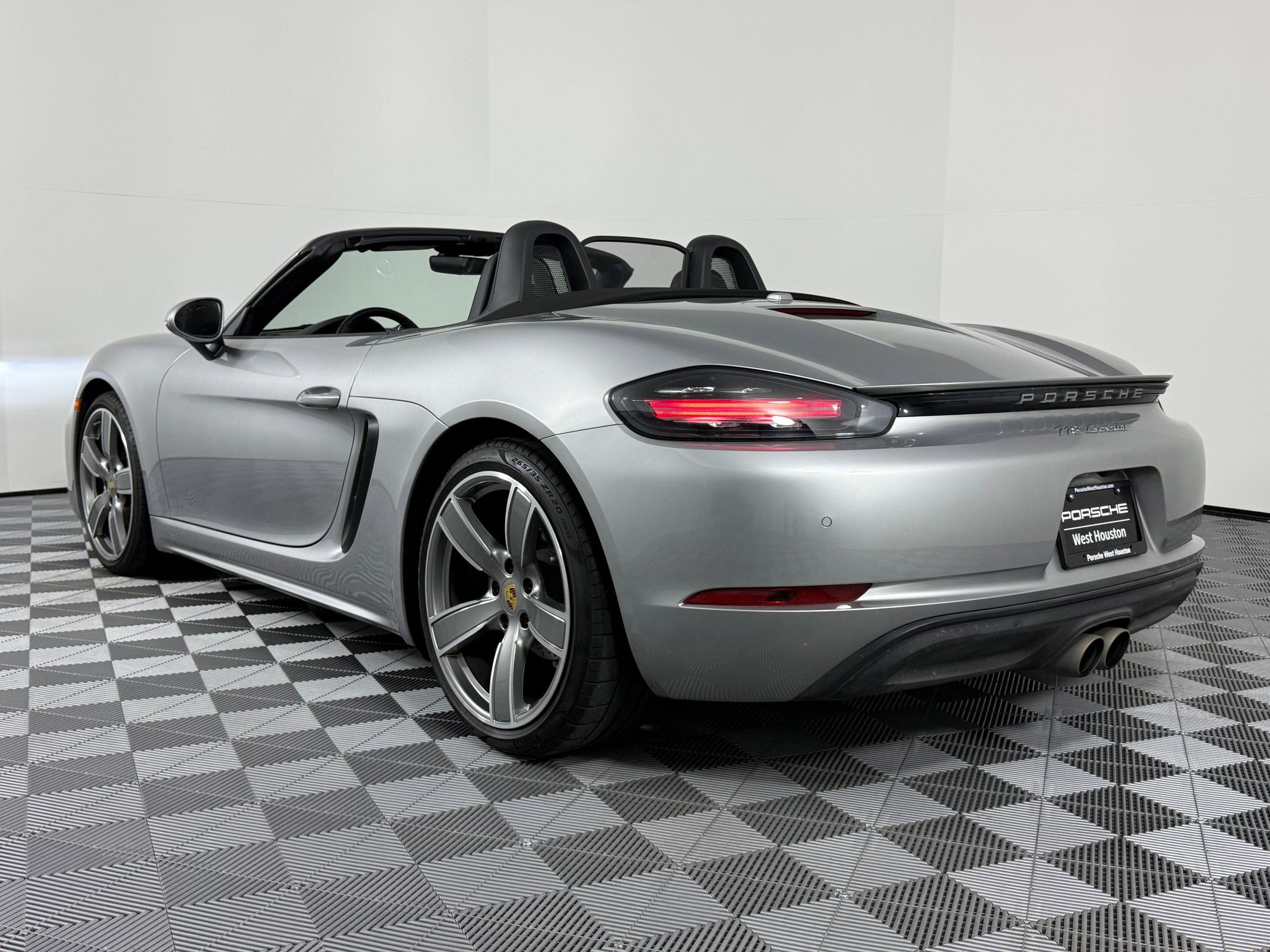 Certified 2024 Porsche 718 Boxster image 3