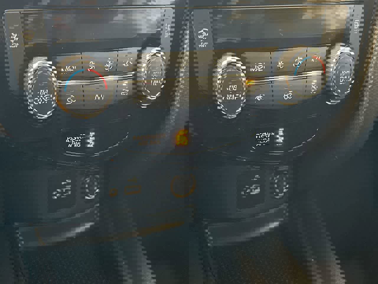 Used 2019 Nissan Rogue SV image 18