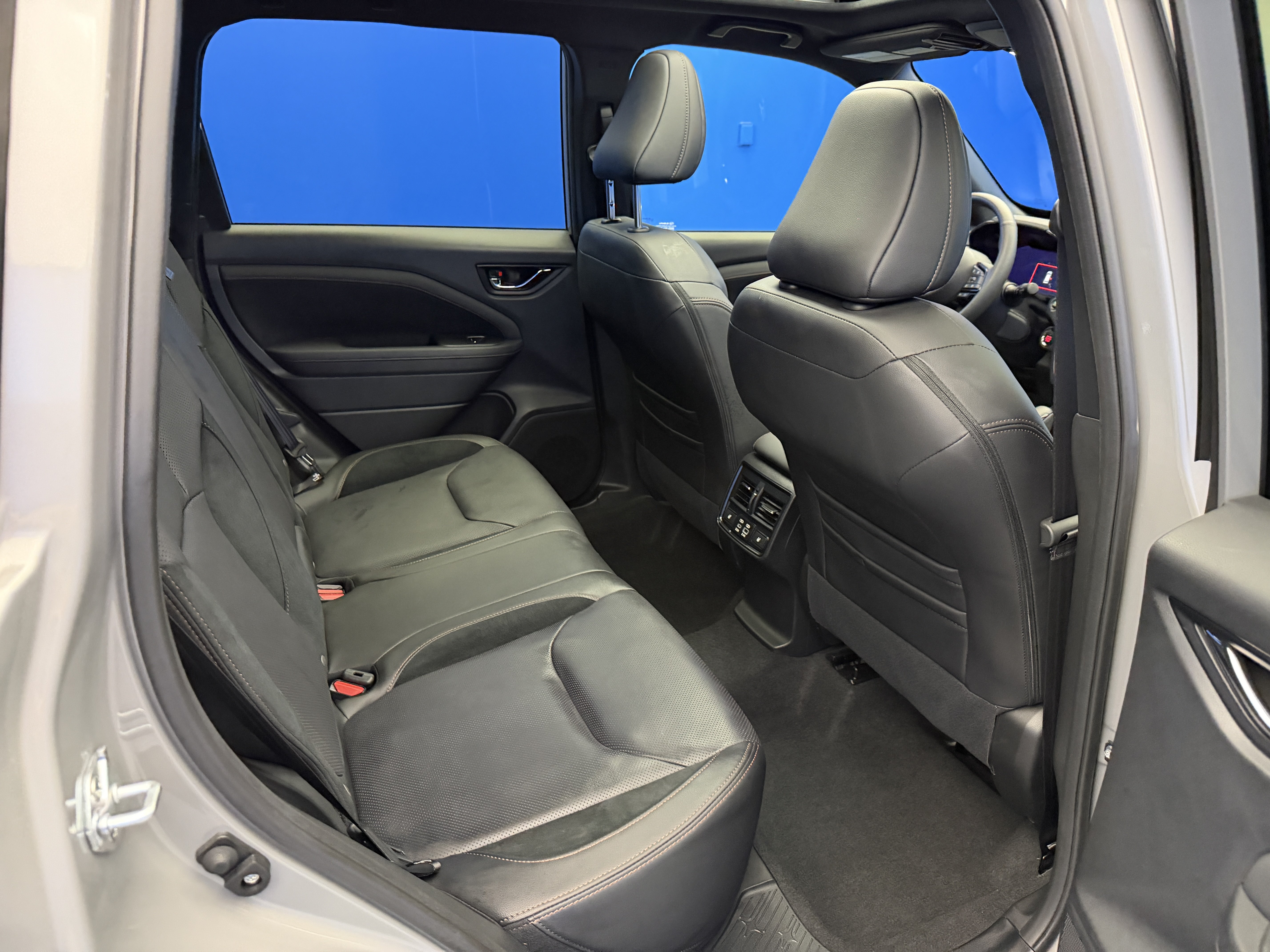 Used 2025 Subaru Forester Touring AWD/4WD image 29