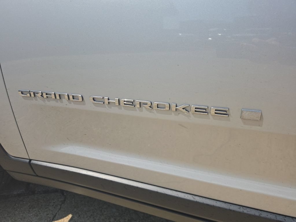 Used 2024 Jeep Grand Cherokee Limited RWD image 16