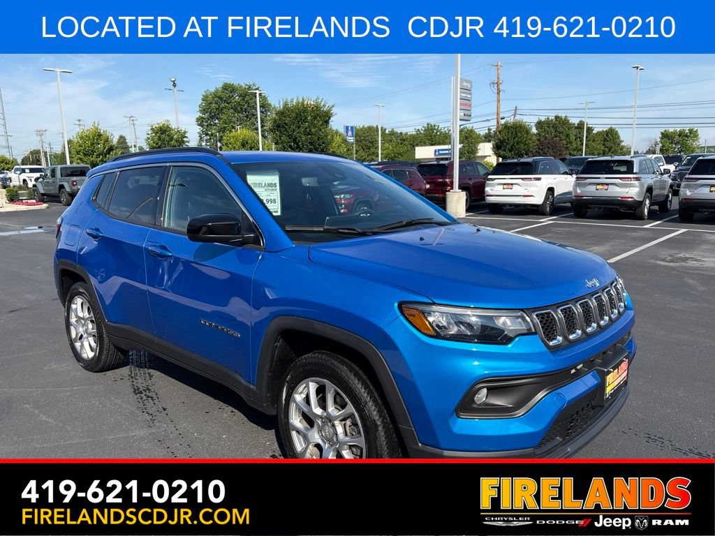 Used 2024 Jeep Compass Latitude w/ Sun and Sound Group AWD/4WD image 7