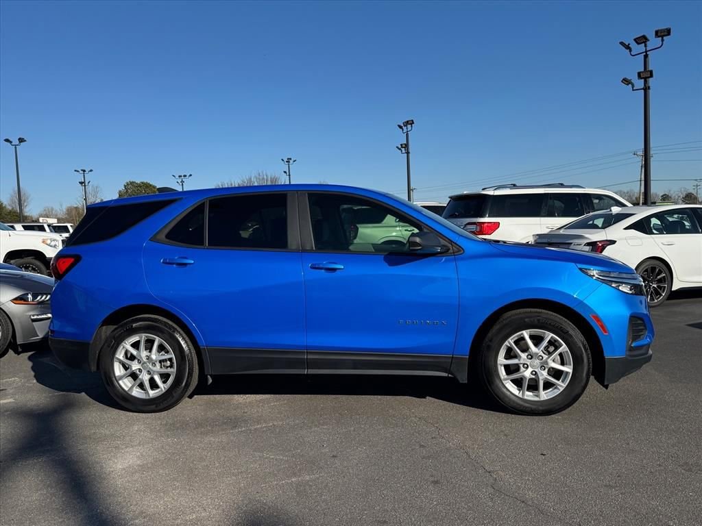 Used 2024 Chevrolet Equinox LS w/ LS Convenience Package image 2