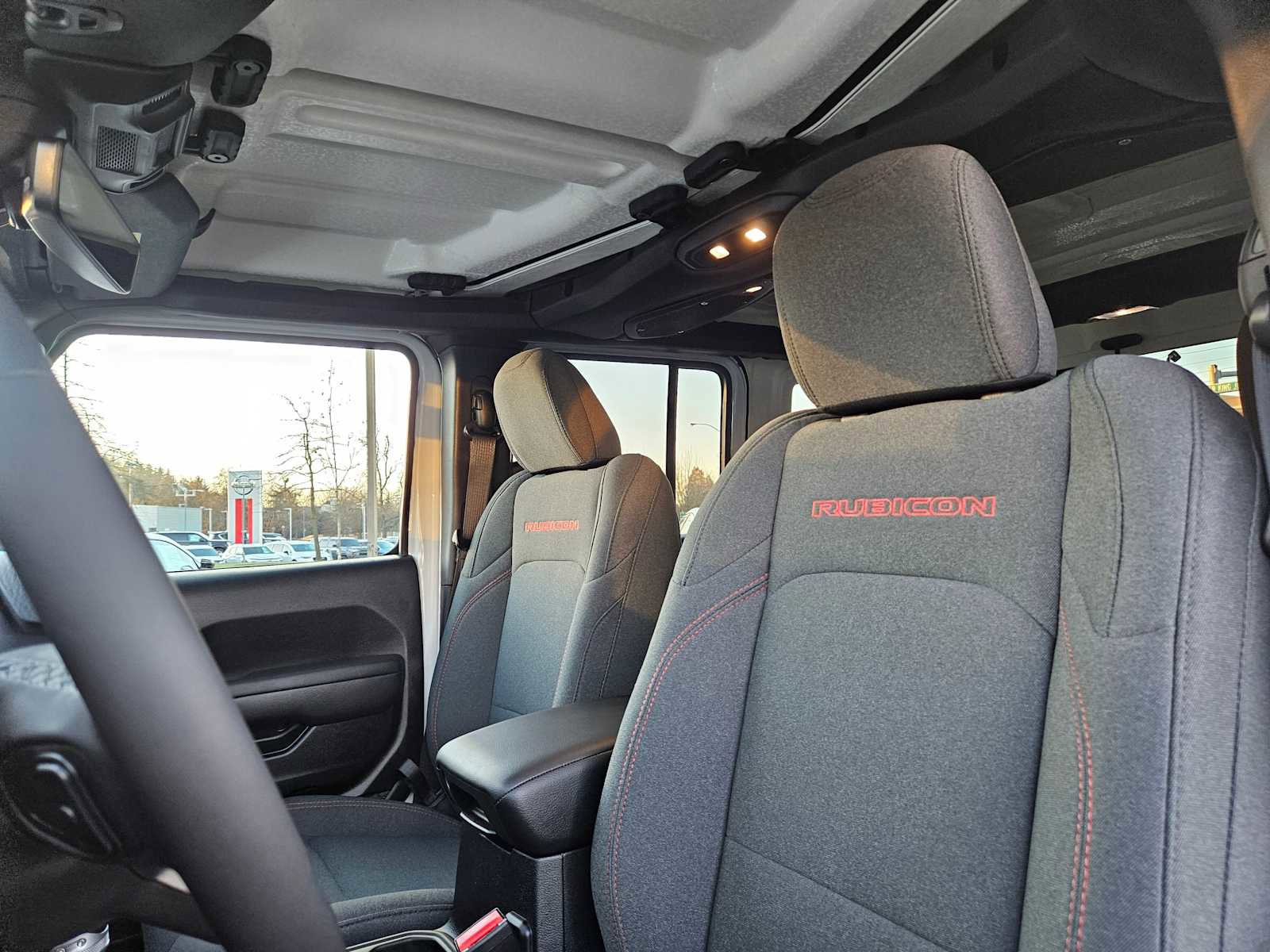 Used 2025 Jeep Wrangler Unlimited Rubicon w/ Technology Group image 23