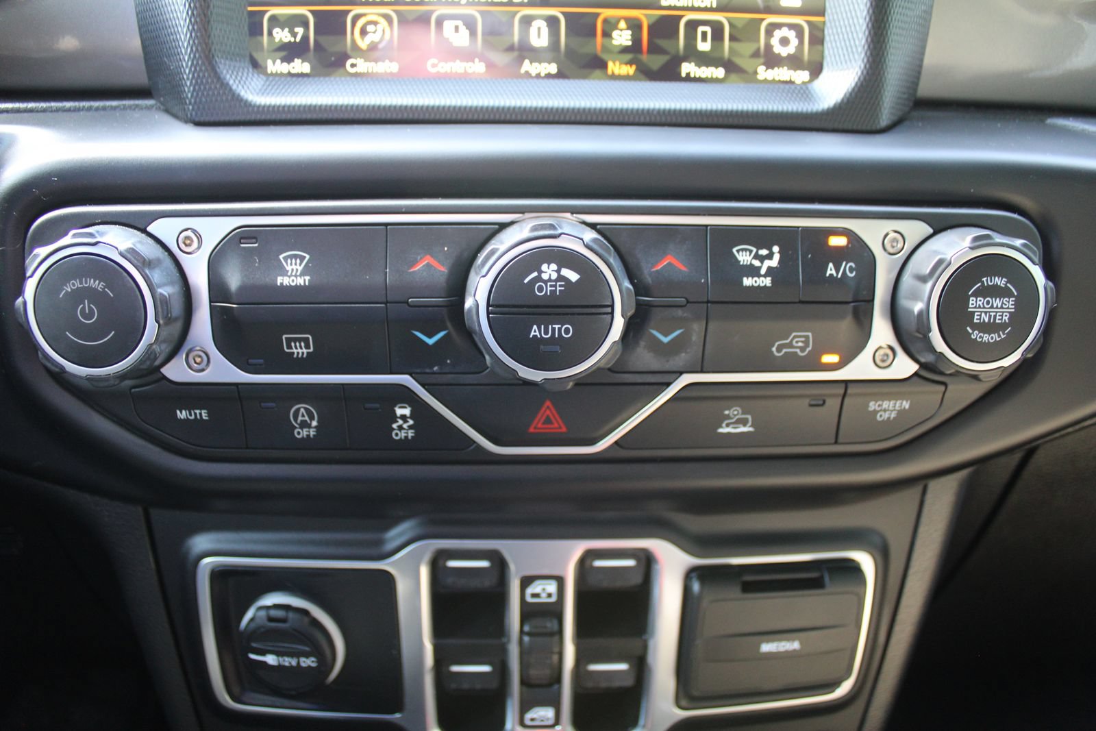 Used 2023 Jeep Wrangler Unlimited Sahara w/ LED Lighting Group AWD/4WD image 37