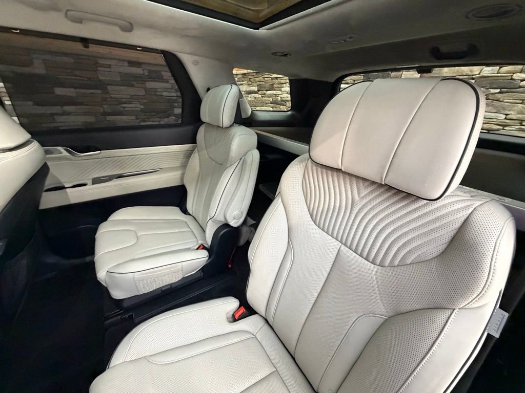 Used 2023 Hyundai Palisade Calligraphy image 30