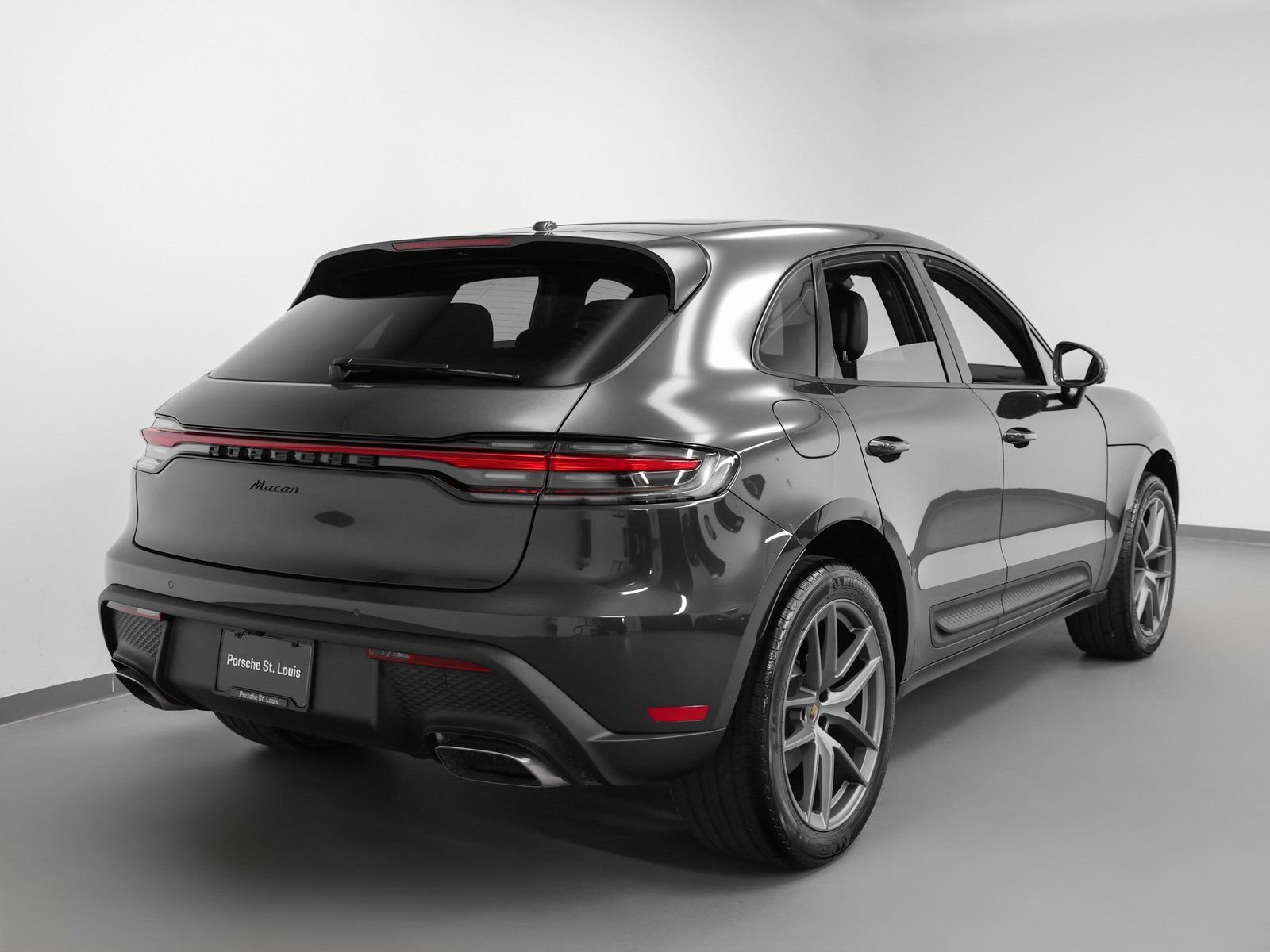 Certified 2025 Porsche Macan image 11