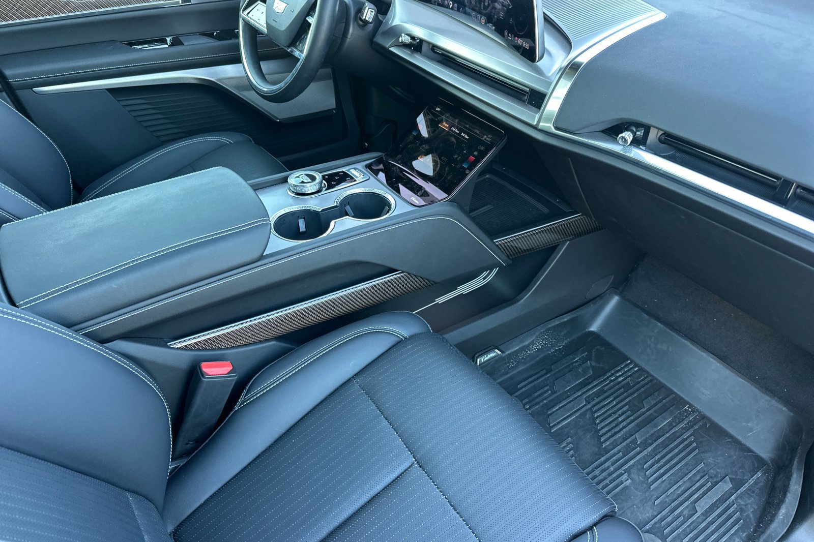 Certified 2026 Cadillac Vistiq Sport w/ LPO, Floor Liner Package AWD/4WD image 18