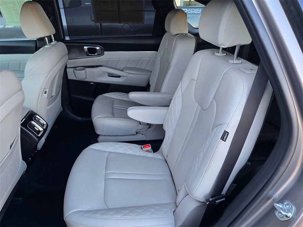 Used 2025 Kia Sorento SX Prestige image 10