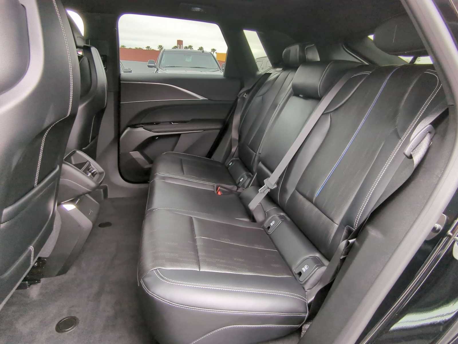 Certified 2024 Cadillac Lyriq Luxury AWD/4WD image 18
