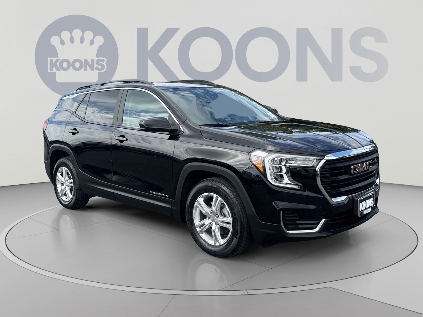 Used 2022 GMC Terrain SLE FWD image 2