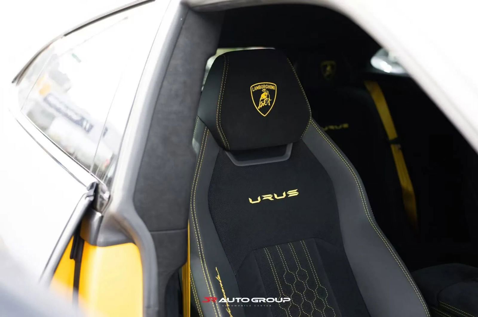 Used 2023 Lamborghini Urus Performante AWD/4WD image 24