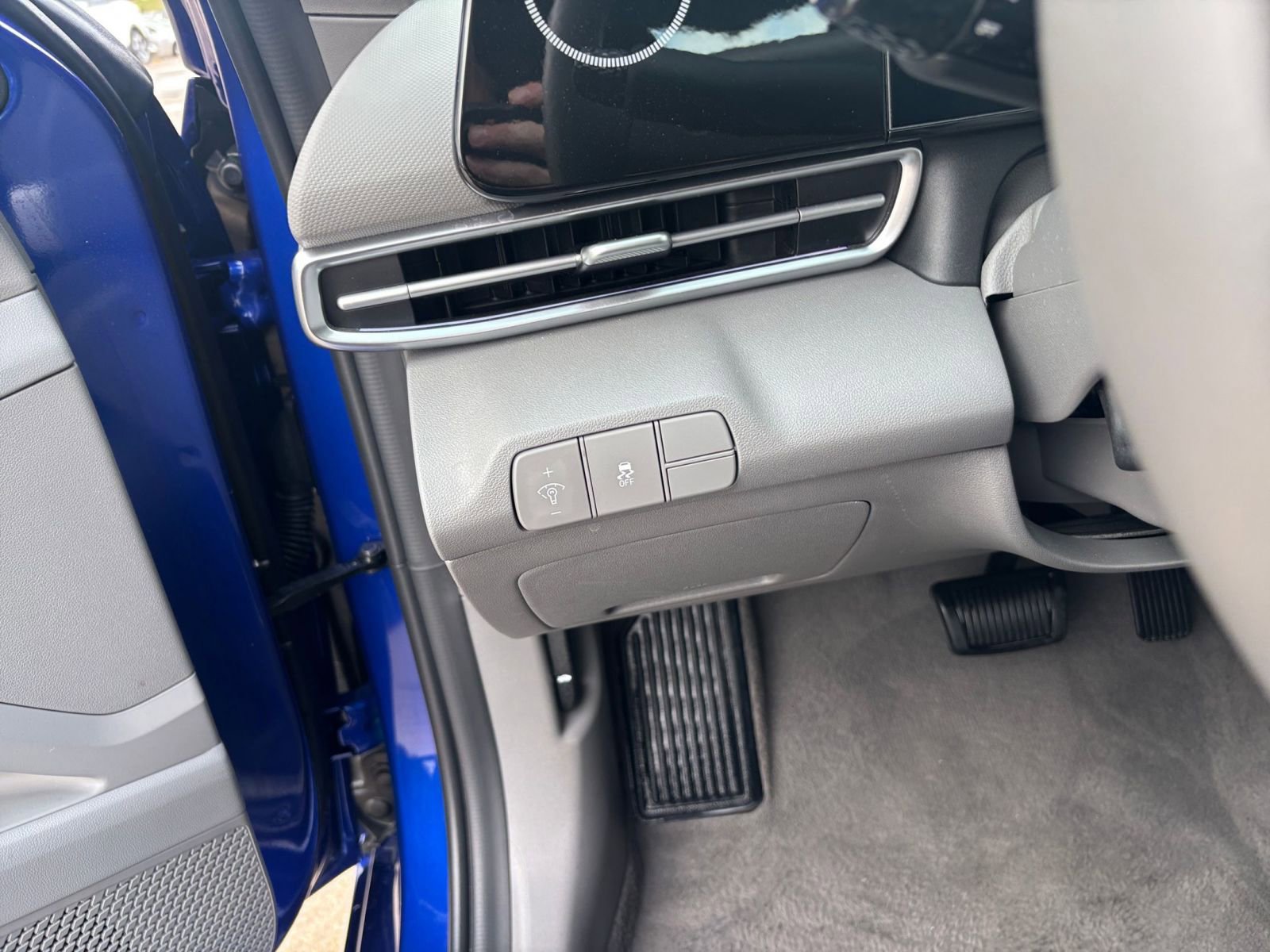 Used 2025 Hyundai Elantra SEL image 35