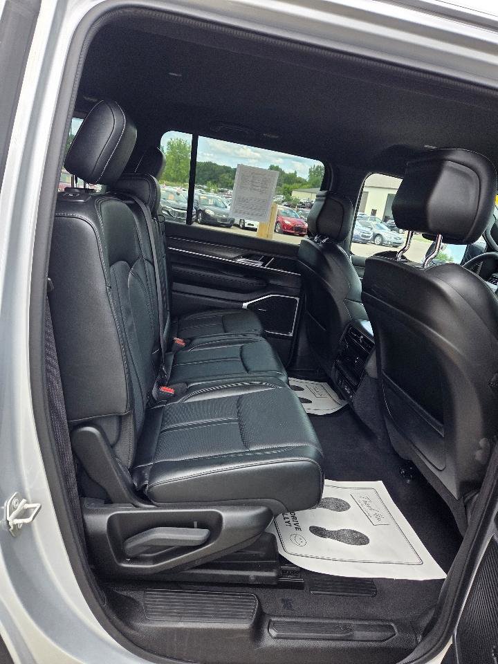 Used 2024 Jeep Wagoneer Series II w/ Flexible Seating Group AWD/4WD image 13