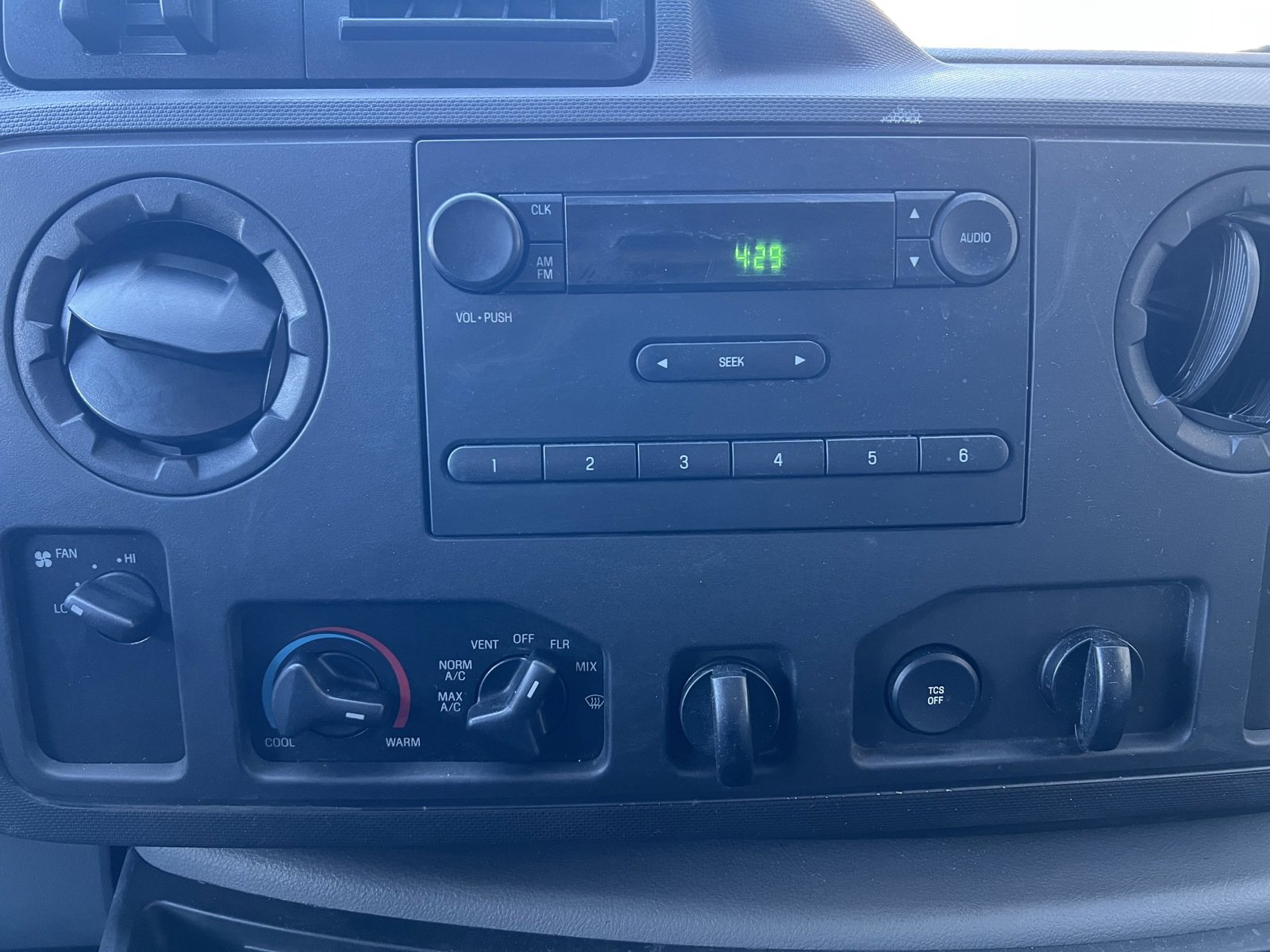 Used 2014 Ford E-350 and Econoline 350 Super Duty w/ Power Group image 15