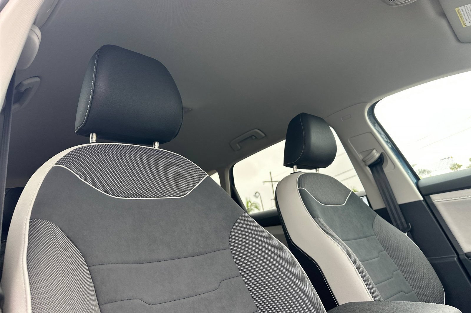 New 2026 Volkswagen Taos SE FWD image 17