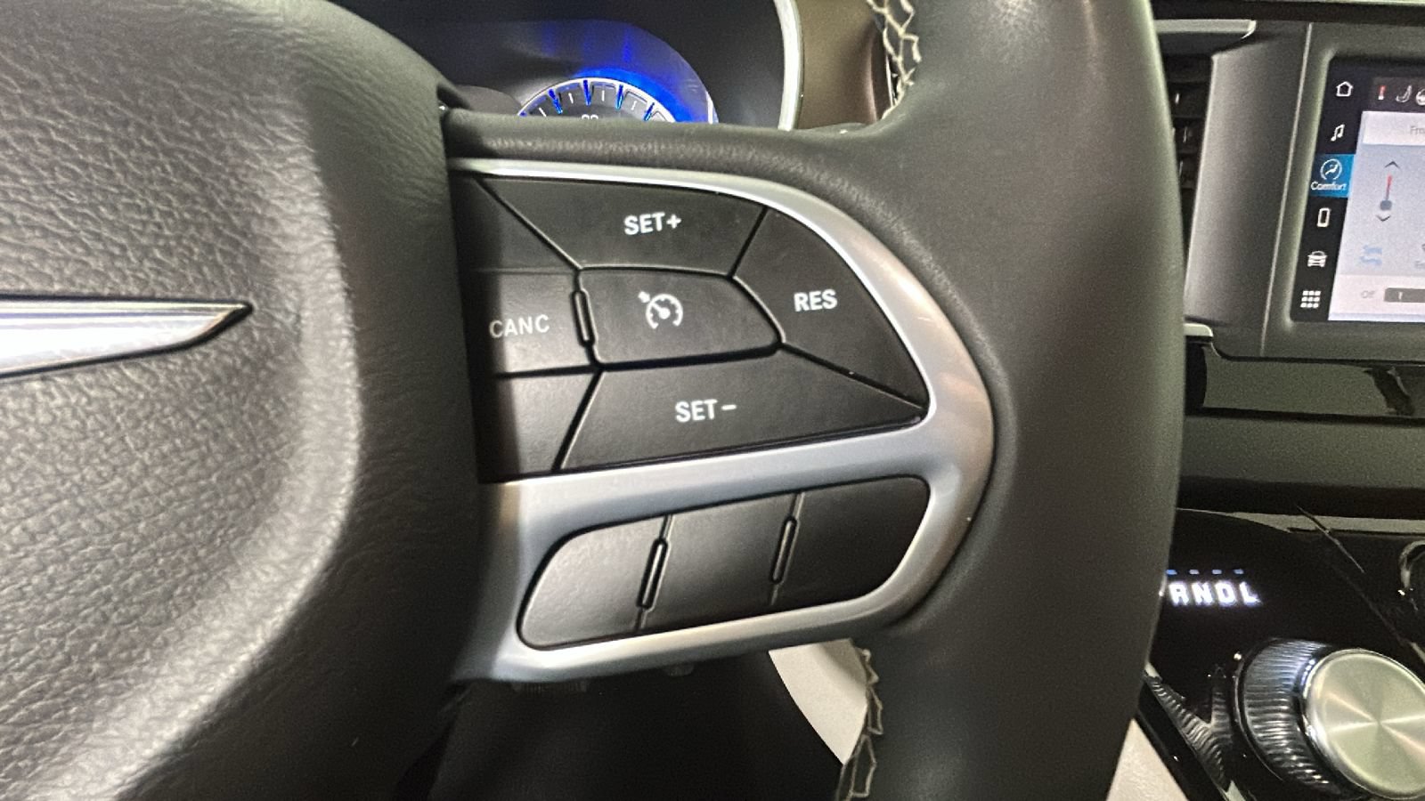 Used 2023 Chrysler Voyager LX FWD image 18
