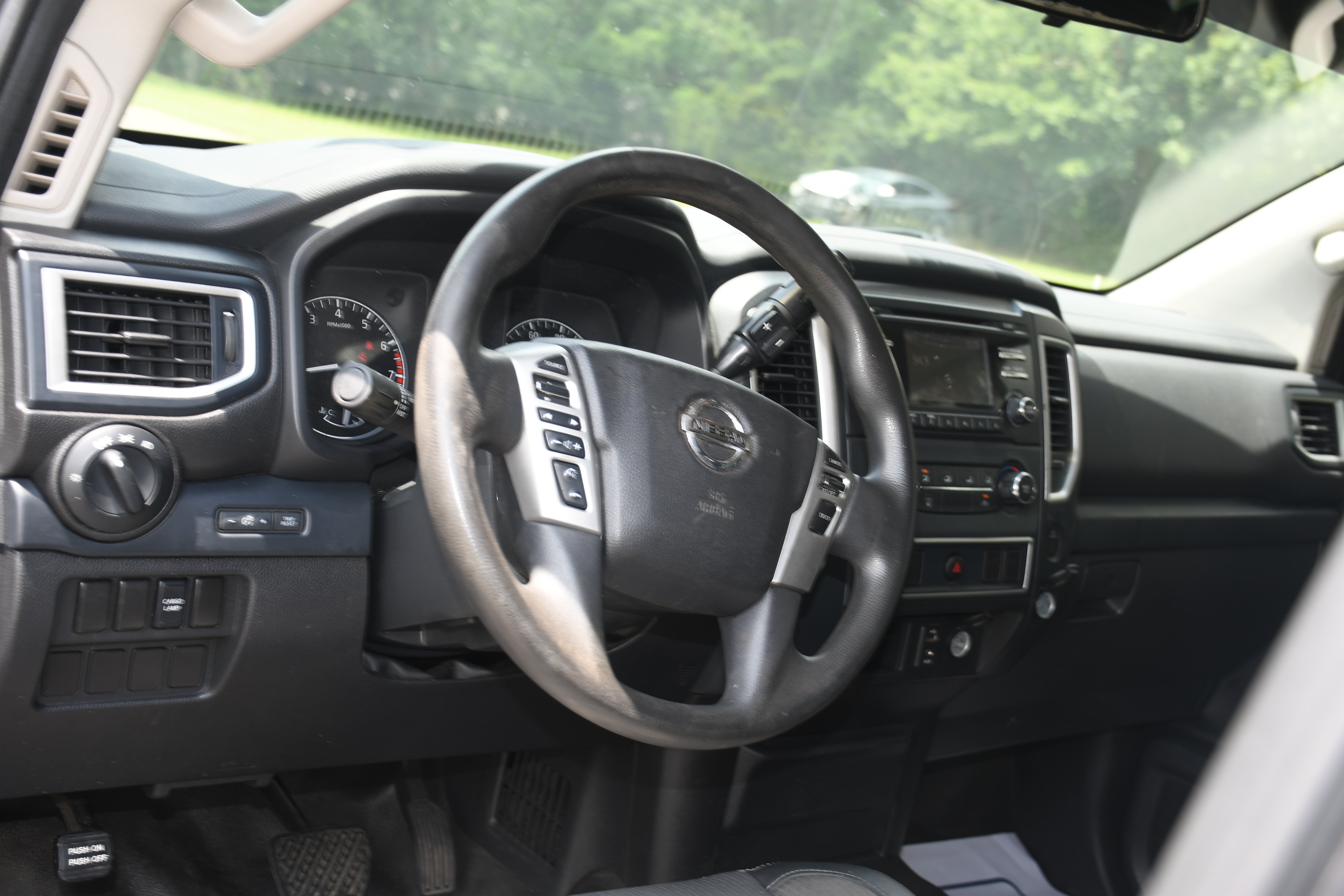 Used 2017 Nissan Titan S RWD image 8