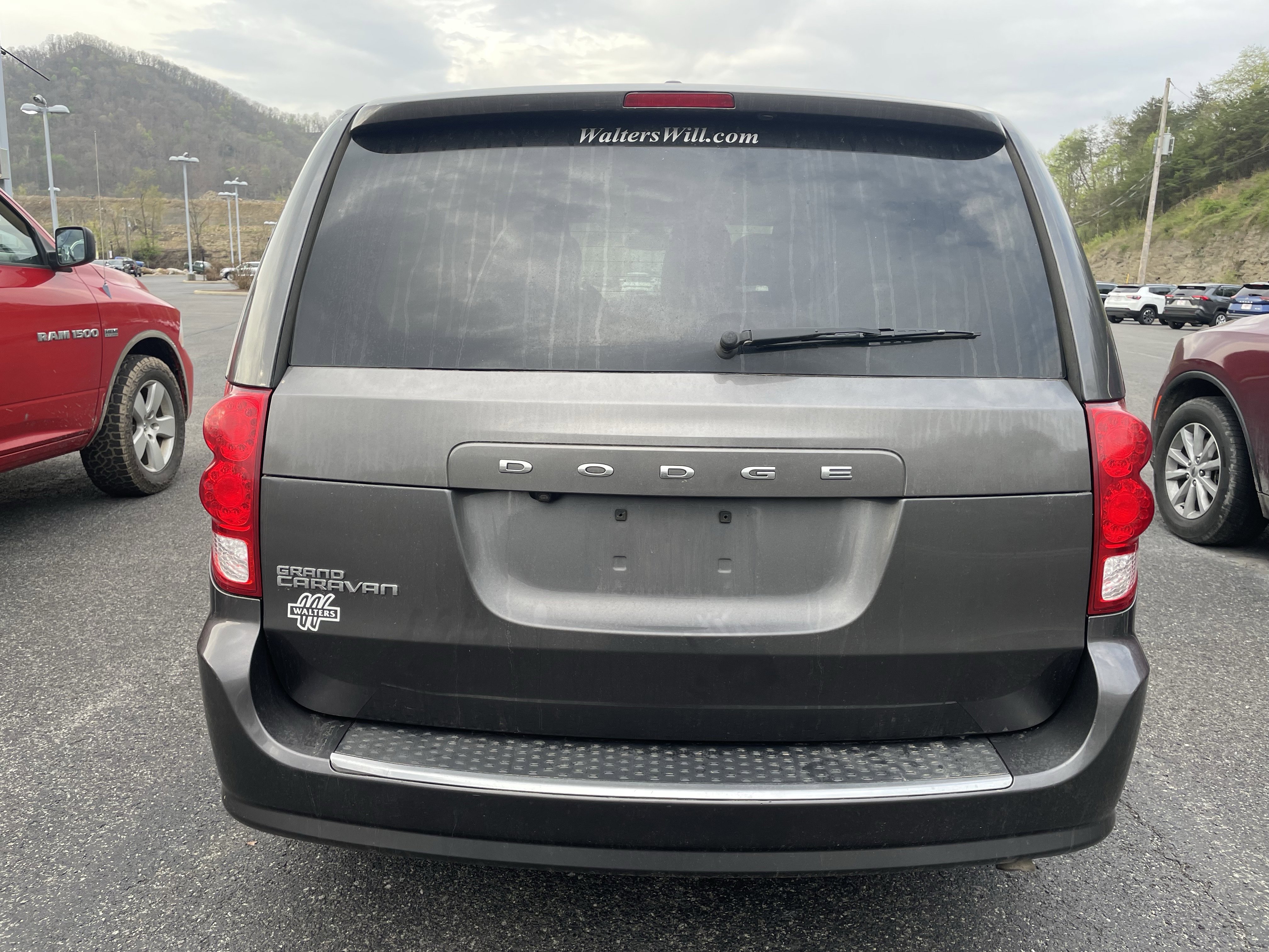 Used 2020 Dodge Grand Caravan SE FWD image 3
