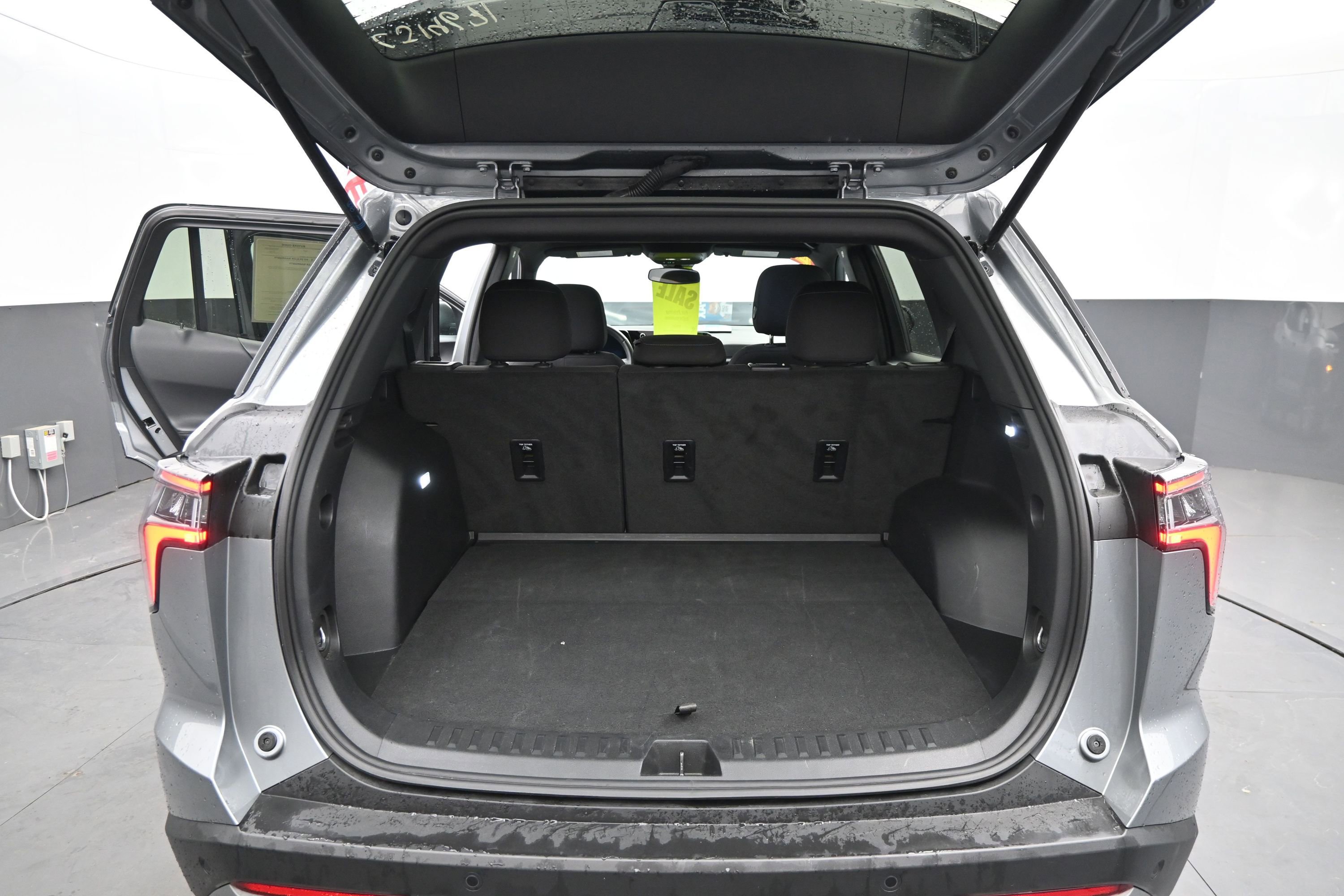 Used 2025 Chevrolet Equinox LT FWD image 19