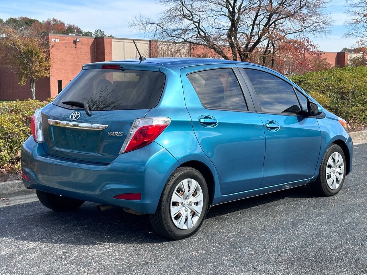 Used 2014 Toyota Yaris L FWD image 7