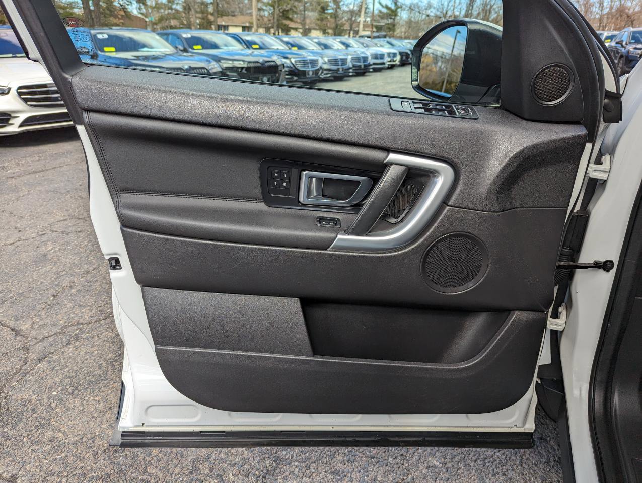 Used 2017 Land Rover Discovery Sport HSE image 11