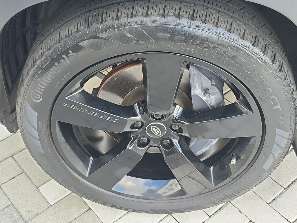 Used 2023 Land Rover Defender 130 X-Dynamic SE AWD/4WD image 8