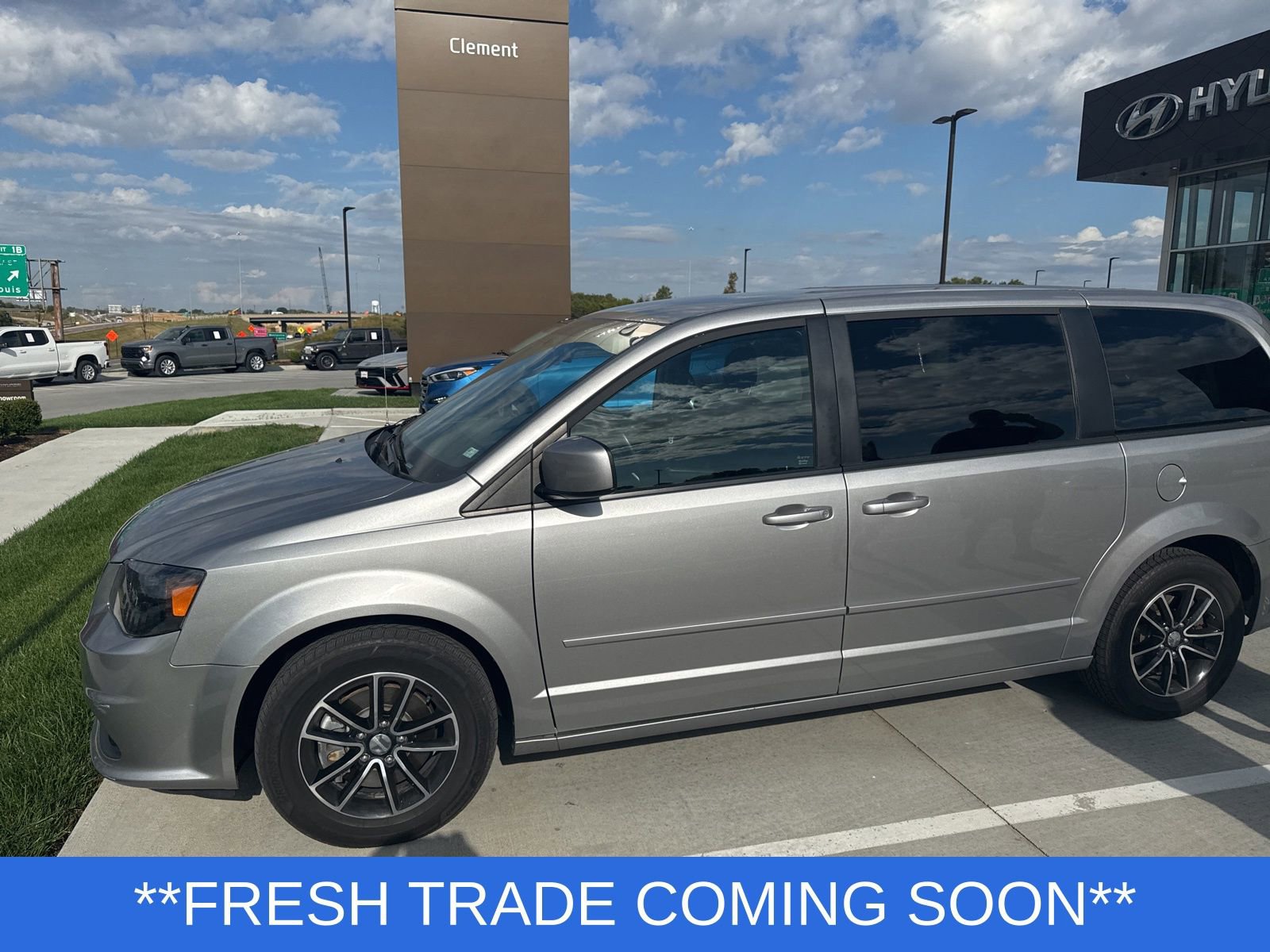 Used 2016 Dodge Grand Caravan SXT w/ UConnect Hands-Free Group