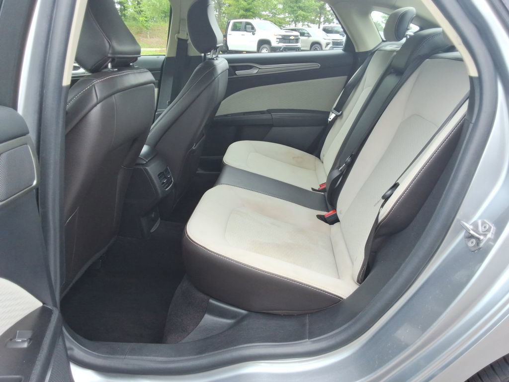 Used 2020 Ford Fusion SE w/ Equipment Group 151A FWD image 18