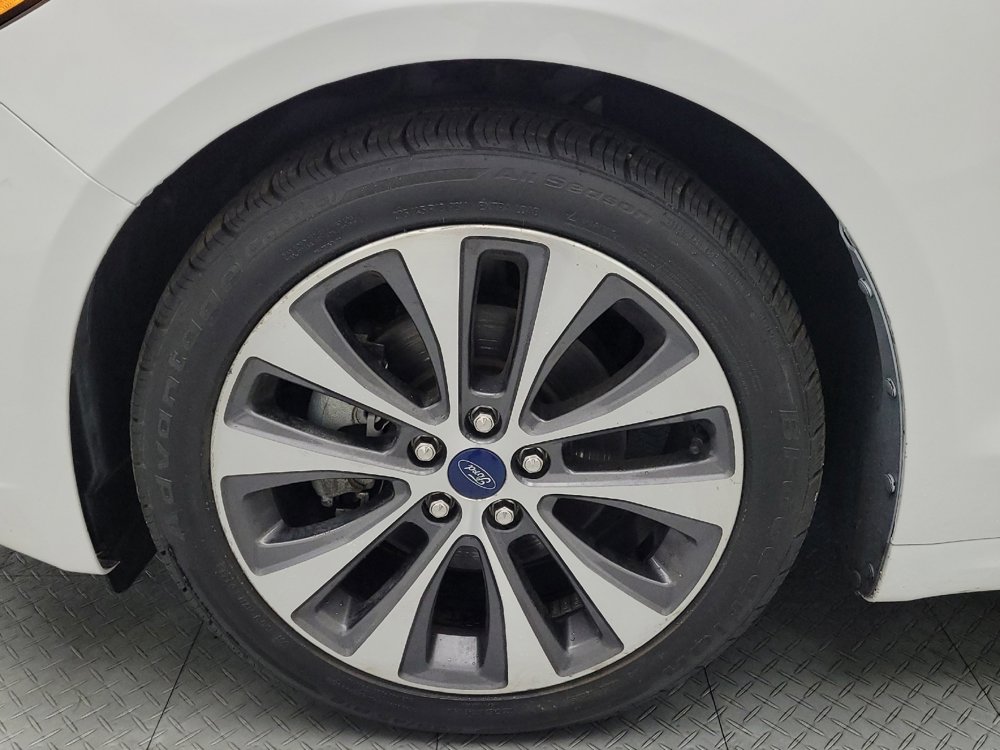 Used 2020 Ford Fusion SE image 31