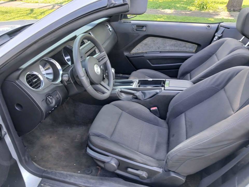 Used 2012 Ford Mustang Convertible RWD image 17