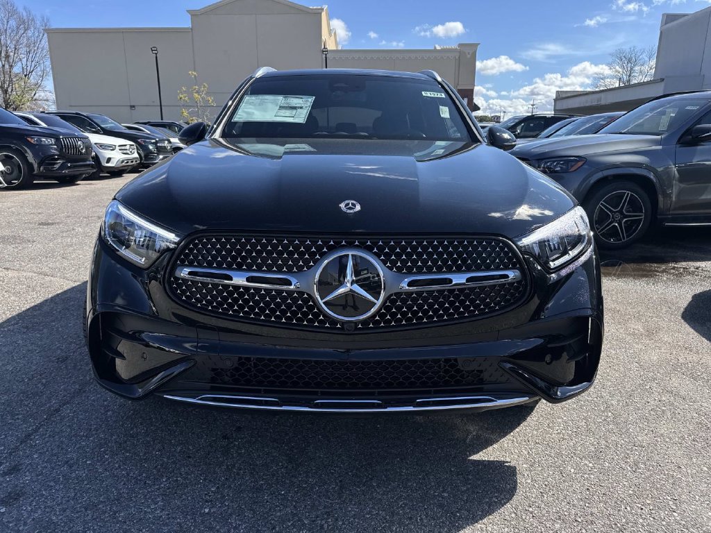 Used 2026 Mercedes-Benz GLC 300 image 2