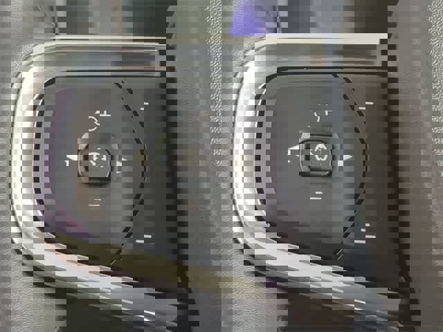 Used 2023 Volvo XC40 Recharge Ultimate w/ Protection Package Premier image 61