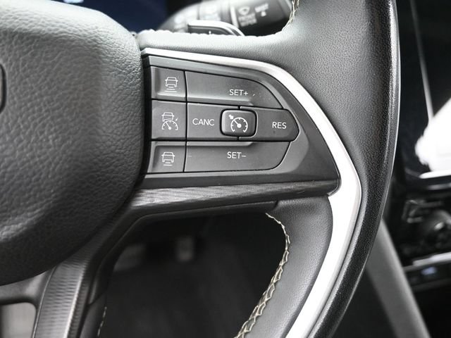 Used 2024 Jeep Grand Cherokee Laredo AWD/4WD image 31