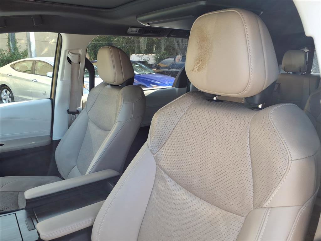 Used 2022 Toyota Sienna Limited image 14
