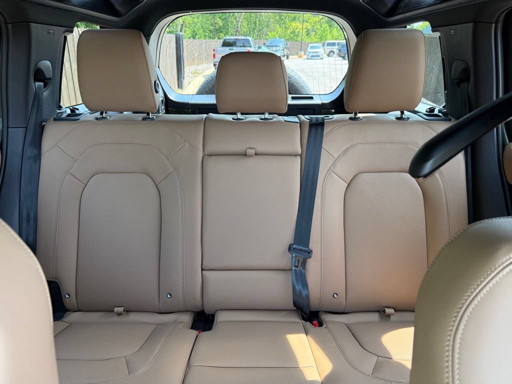 New 2026 Land Rover Defender 110 X-Dynamic SE AWD/4WD image 32