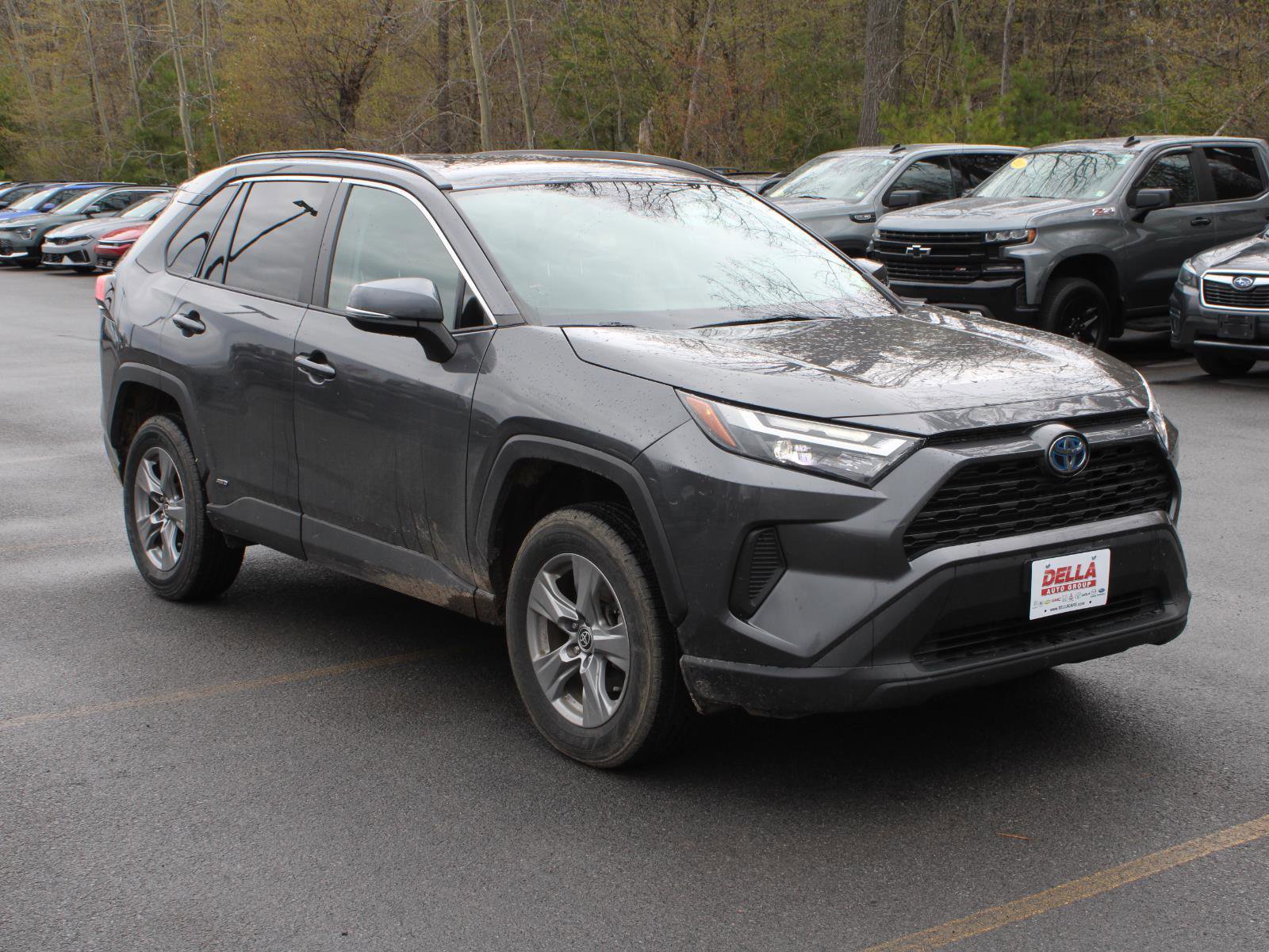 Used 2022 Toyota RAV4 XLE w/ Convenience Package AWD/4WD image 3
