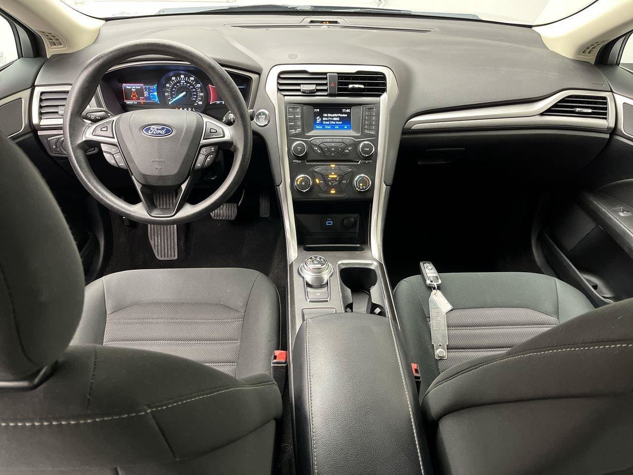 Used 2018 Ford Fusion SE FWD image 4