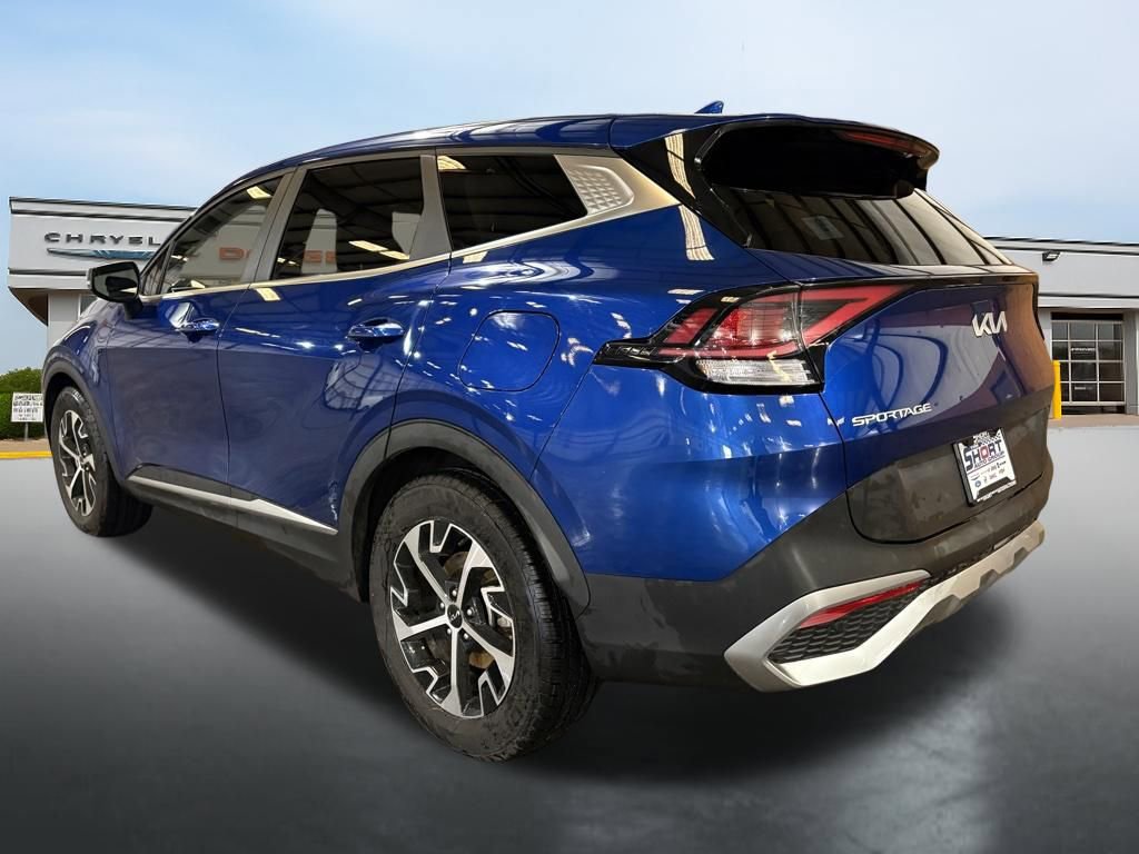 Used 2023 Kia Sportage EX image 3